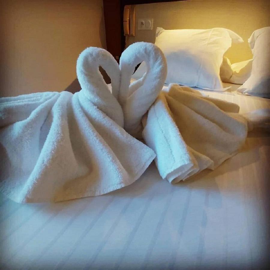 Hotel Les Gabarres Tour-de-Faure Eksteriør billede